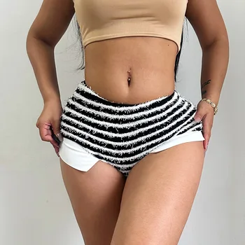 2023 נשים סרוגים מיני מכנסיים קצרים מזדמנים שחור לבן פסים פלאפי מתיחה קלה מזויף כיס ספורטיבי סקסי מכנסיים קצרים אופנת רחוב
