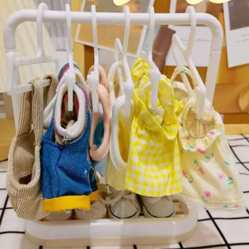 בובות סימולציה פלסטיק Miniture בגדי בובה מתלה הבגדים ארגונית קולב בגדים של בובות מדף תצוגת אביזרים צעצועים מתנה