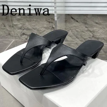 בקיץ המסלול נשים קמצוץ הבוהן נעלי בית 2023 חמה למכירה נשים להאריך ימים יותר להחליק על הטבע עור מוזר עקב חופשת חוף נעלי בית