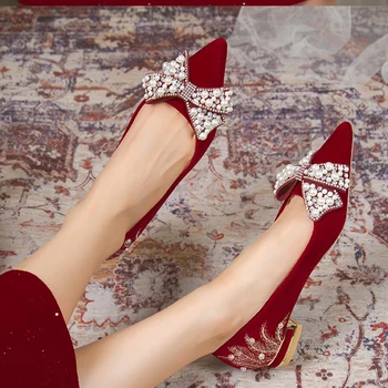 החתונה קשת פרל נשים זמש נעלי משאבות 2023 סתיו חדש מחודד בוהן מעצב נעליים רדודות עקבים נמוכים שמלת מסיבת ליידי נעליים