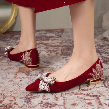 החתונה קשת פרל נשים זמש נעלי משאבות 2023 סתיו חדש מחודד בוהן מעצב נעליים רדודות עקבים נמוכים שמלת מסיבת ליידי נעליים