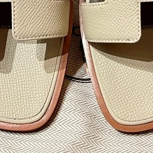 סנדלי קיץ קלאסי שטוח נעלי בית פרטי יוקרתי מותאם אישית עיצוב מותג נעלי Epson עור נעלי נשים באיכות הטובה ביותר
