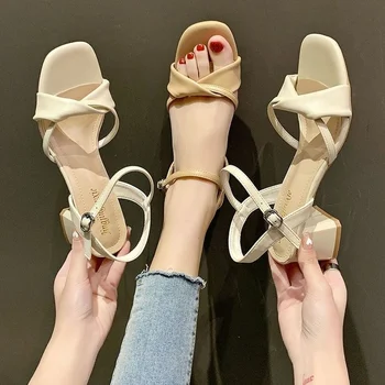 סנדלים כל-התאמת נעלי נשים קיץ לרפואה לנשים עקב נמוך חליפה נשית בז ' חדשים גלדיאטור בינוני אופנה נוחות Sandalias